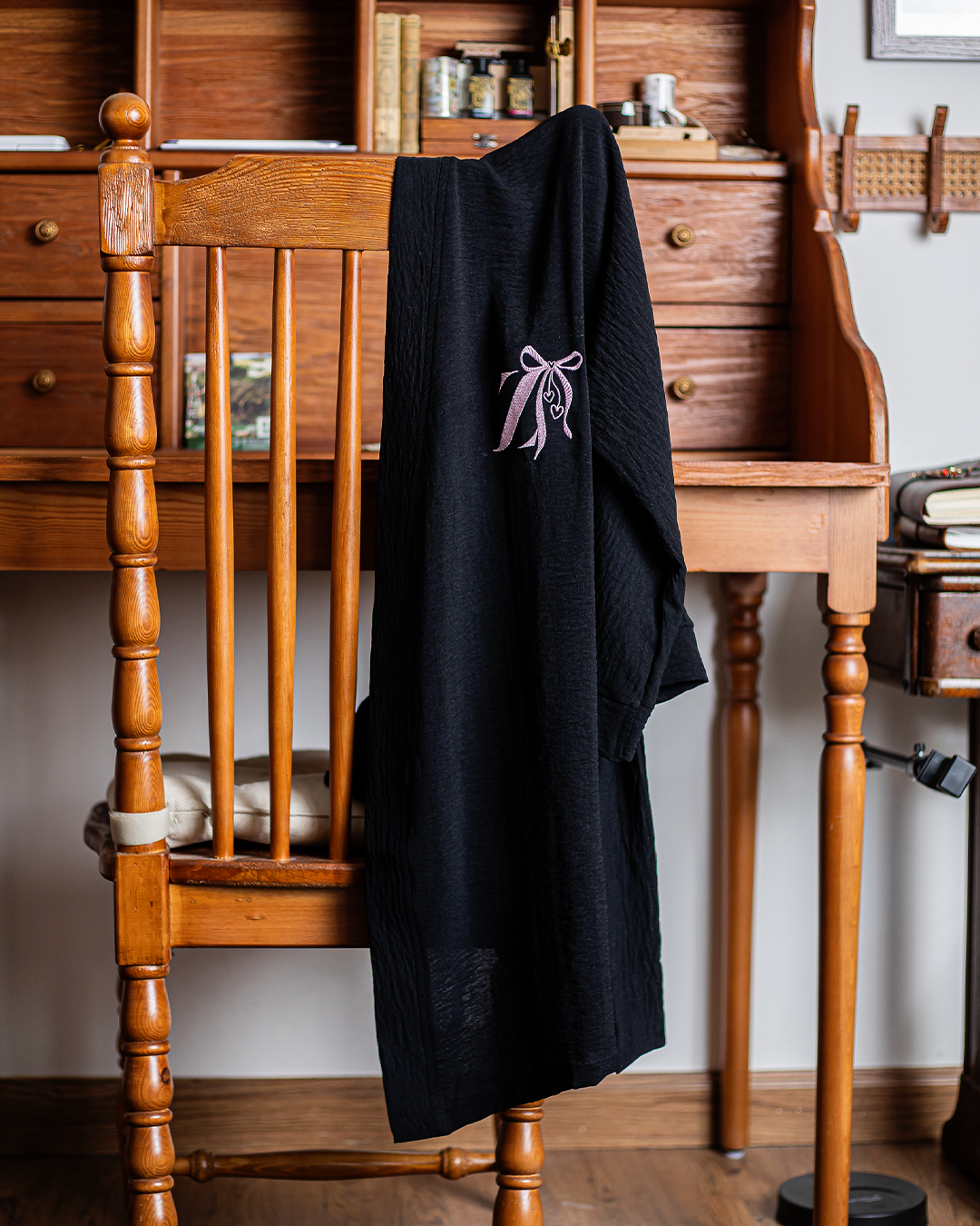 Wrap me up black robe